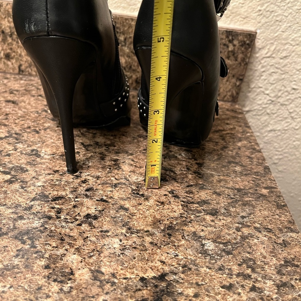 Studded Black Leather Boots
***No BOX***
one scuff mark noted by back heel - Picture 5 of 7